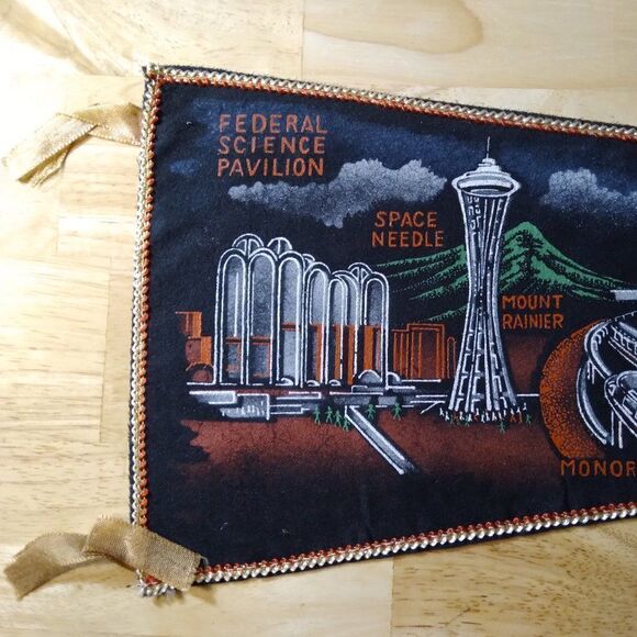 Vintage 70s Space Needle Seattle Washington State Pennant Flag Japan Felt - Picture 3 of 9
